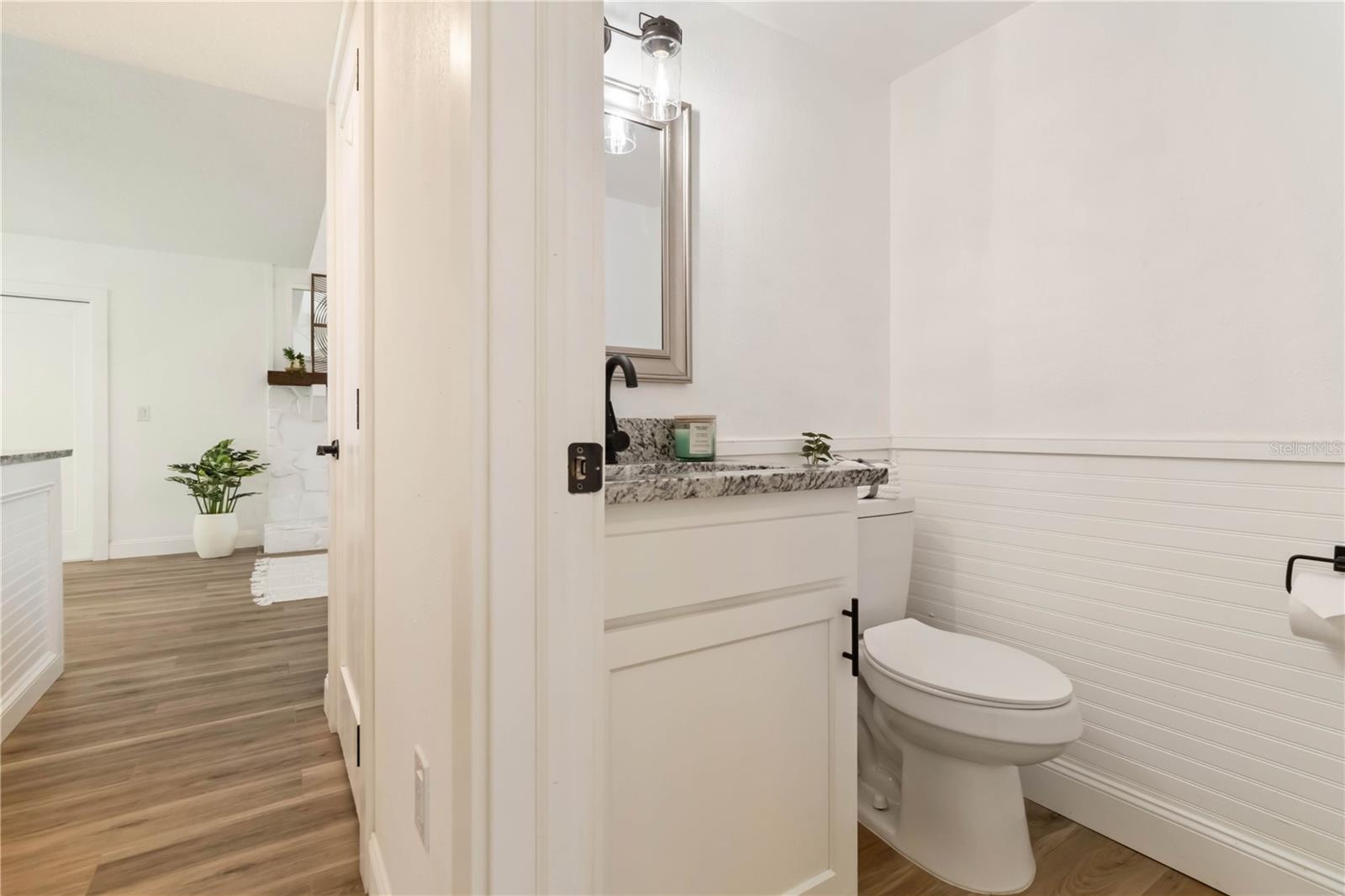 Image 30 of 67 For 2707 17th Avenue W
