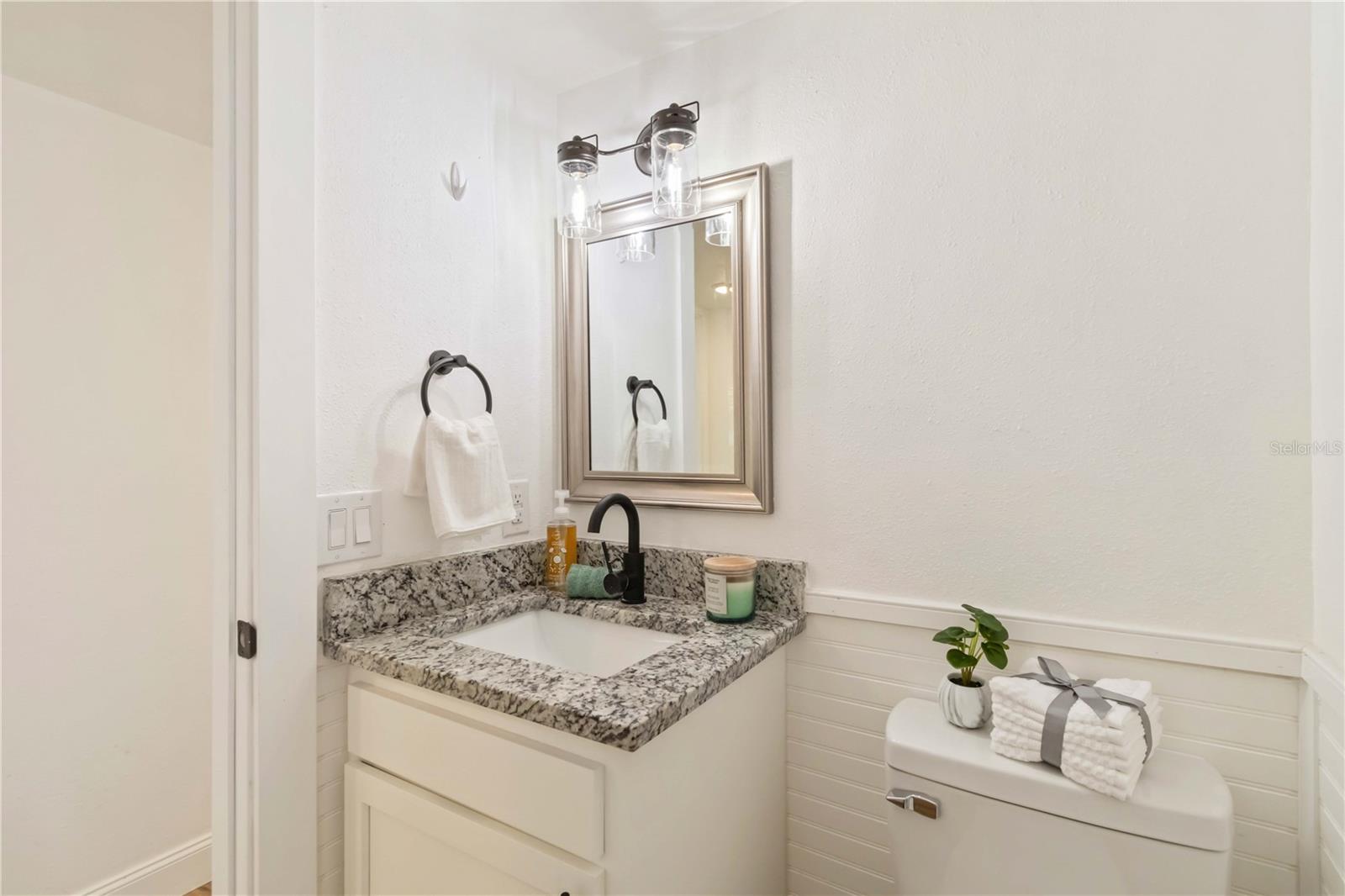 Image 31 of 67 For 2707 17th Avenue W