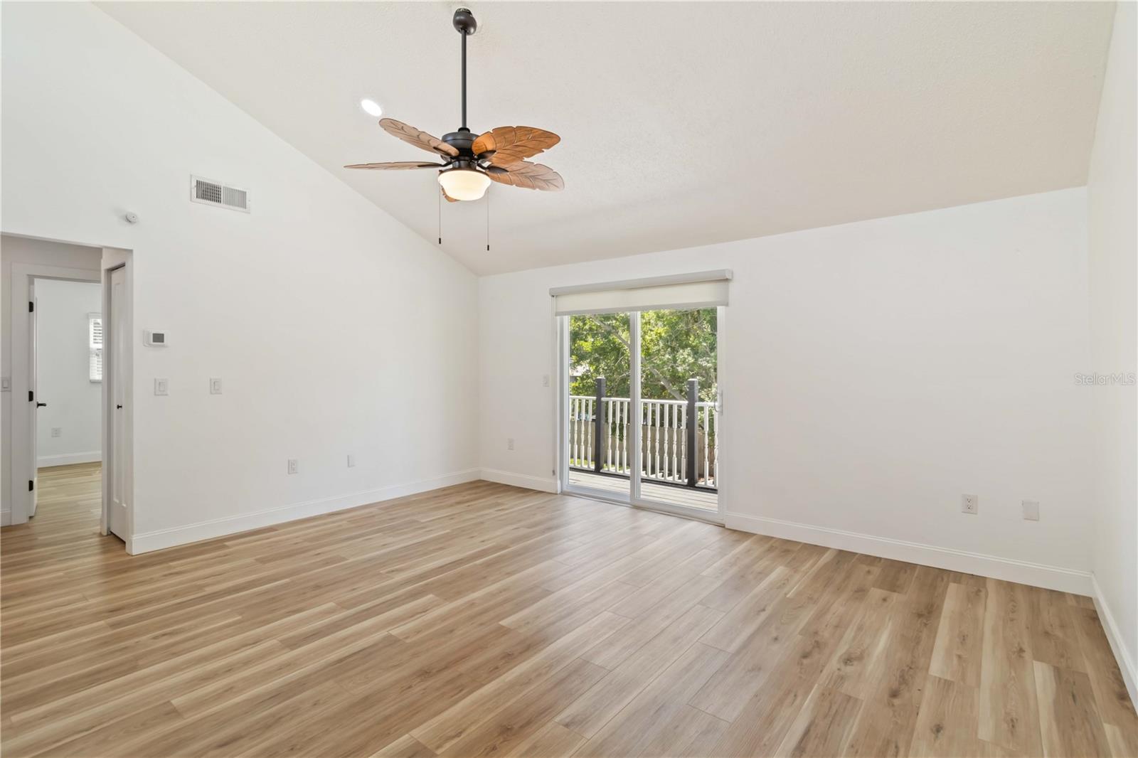 Image 32 of 67 For 2707 17th Avenue W