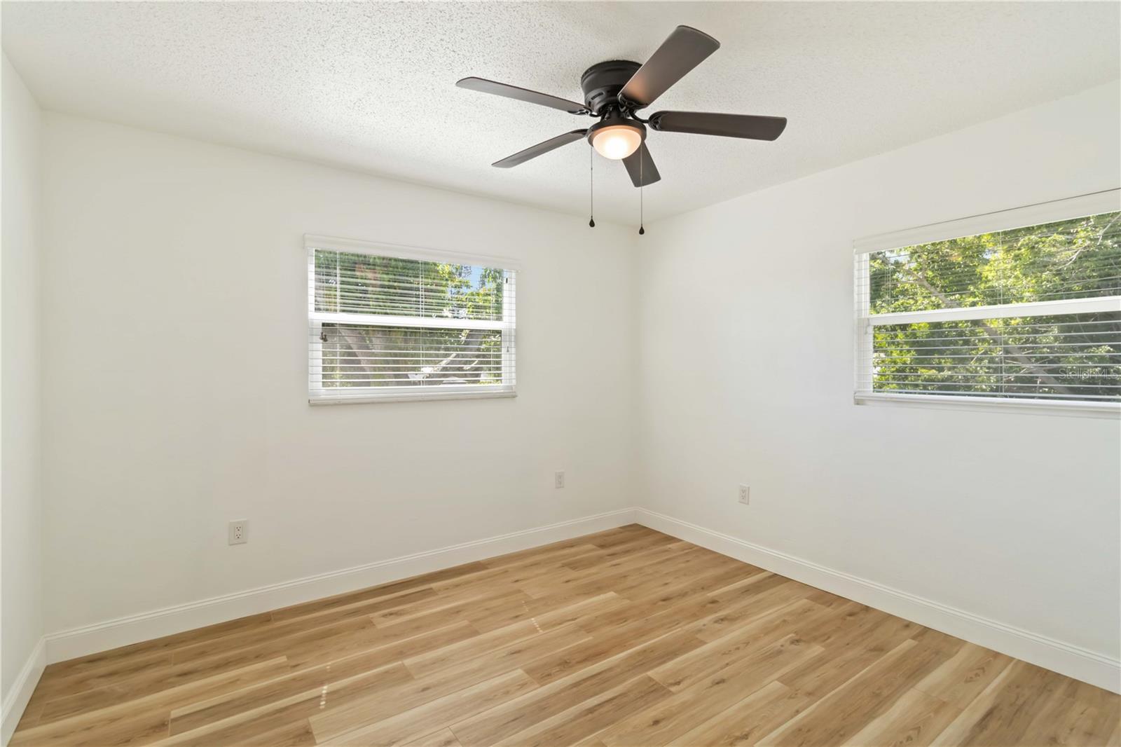 Image 35 of 67 For 2707 17th Avenue W