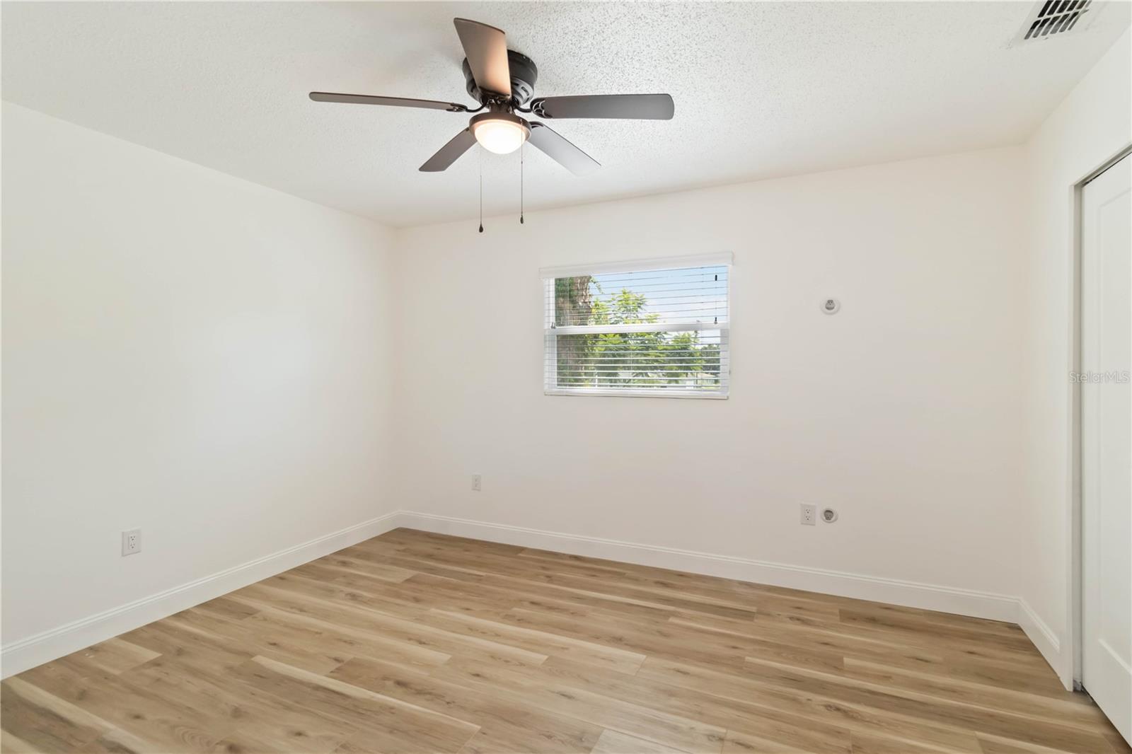 Image 37 of 67 For 2707 17th Avenue W