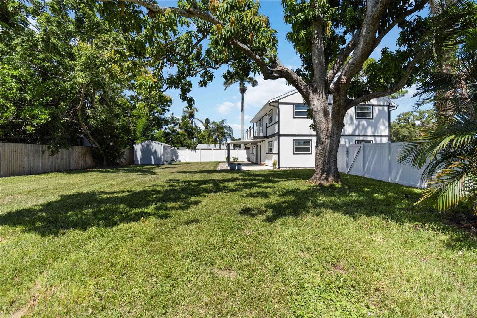 Image 4 of 67 For 2707 17th Avenue W