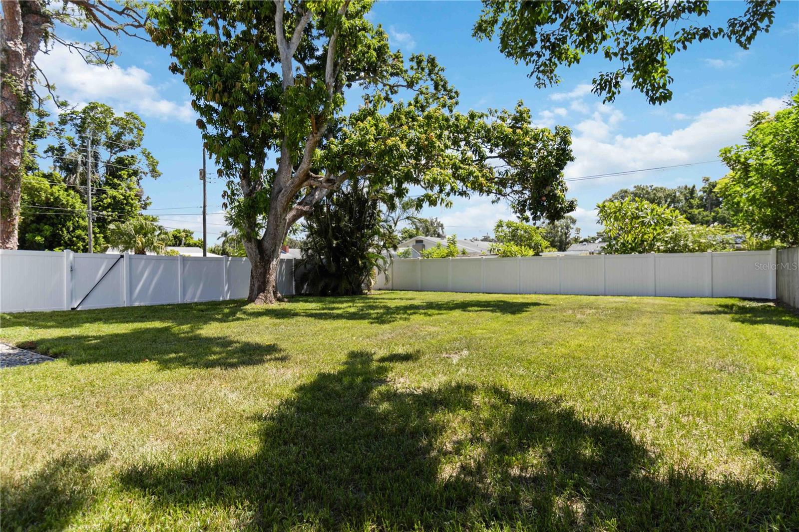 Image 52 of 67 For 2707 17th Avenue W
