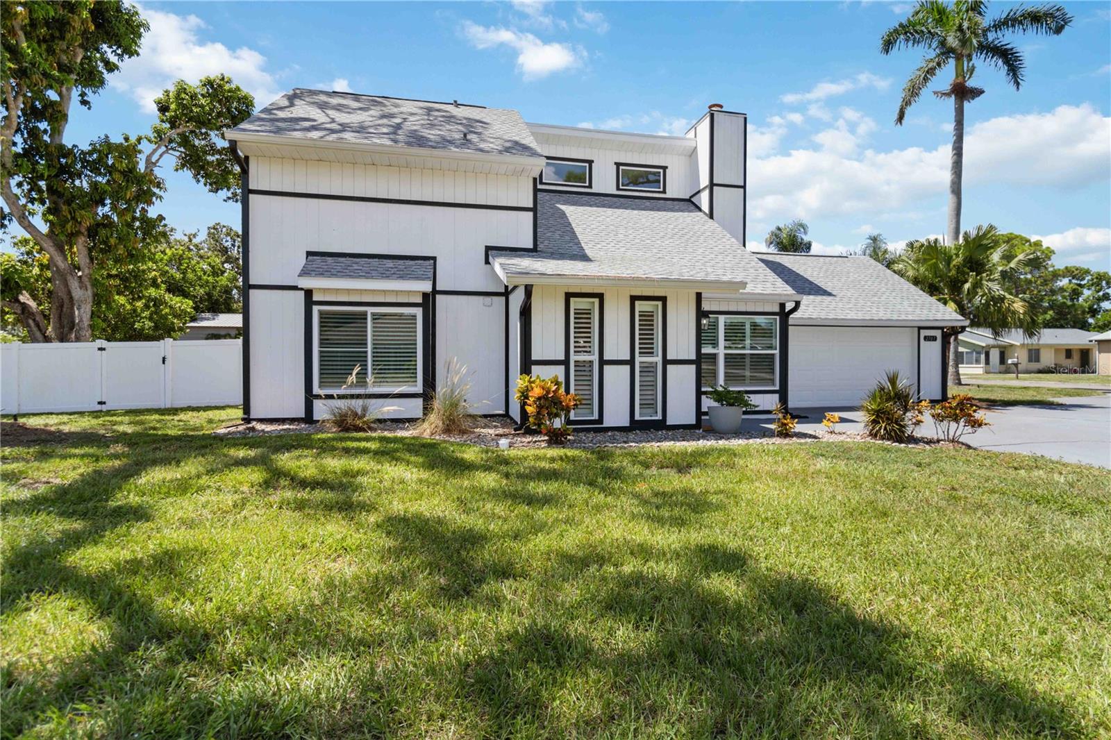 Image 6 of 67 For 2707 17th Avenue W