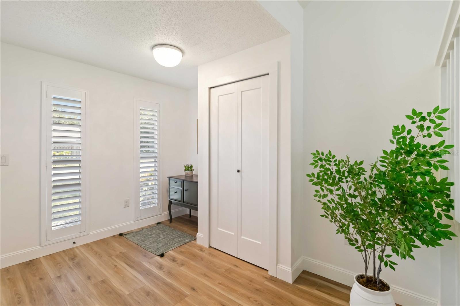 Image 8 of 67 For 2707 17th Avenue W