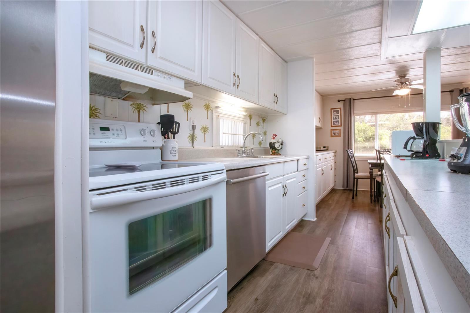 Image 32 of 54 For 420 49th Street E 176