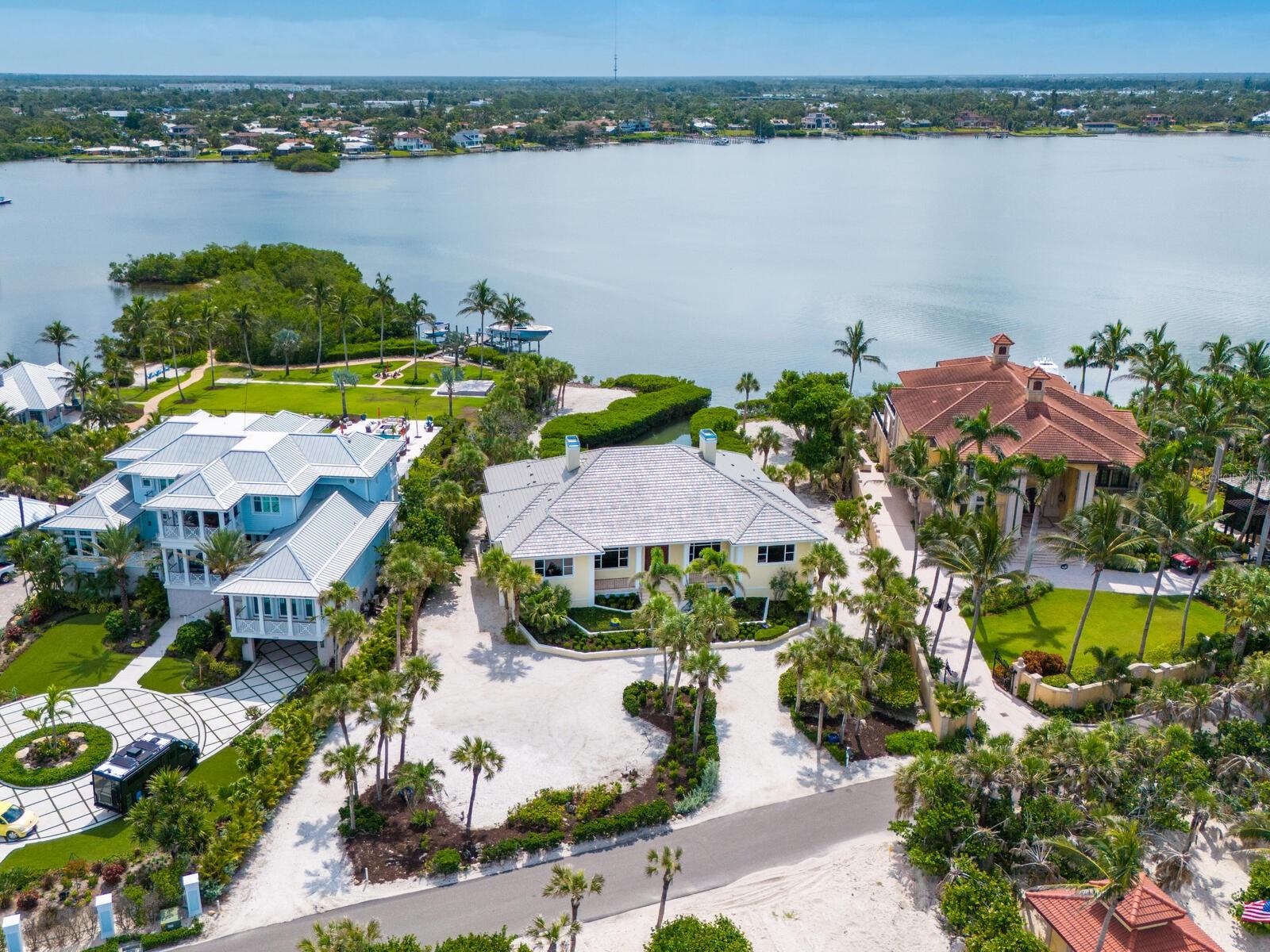 Image 2 of 60 For 1822 Casey Key Road