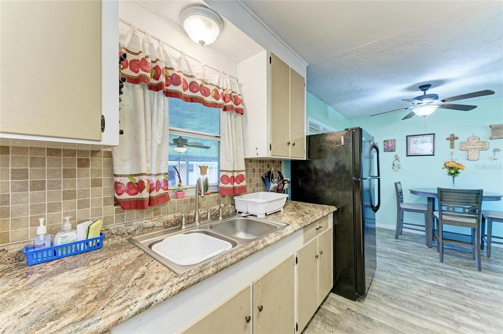 Image 15 of 33 For 1611 15th Avenue W