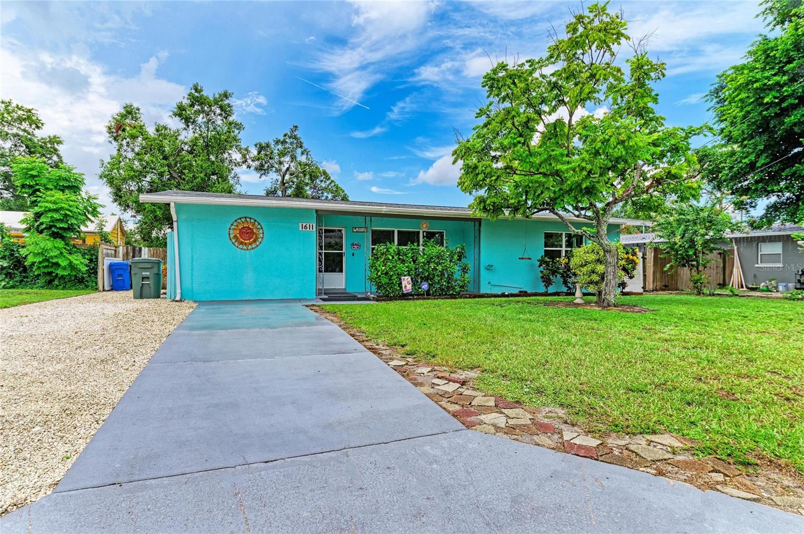 Image 2 of 33 For 1611 15th Avenue W
