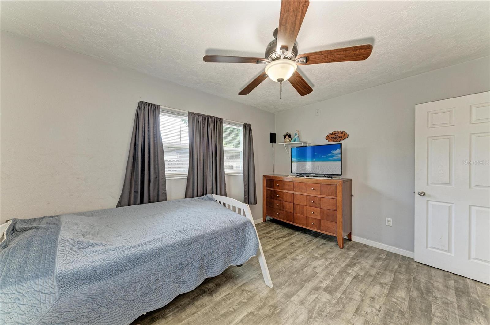 Image 21 of 33 For 1611 15th Avenue W