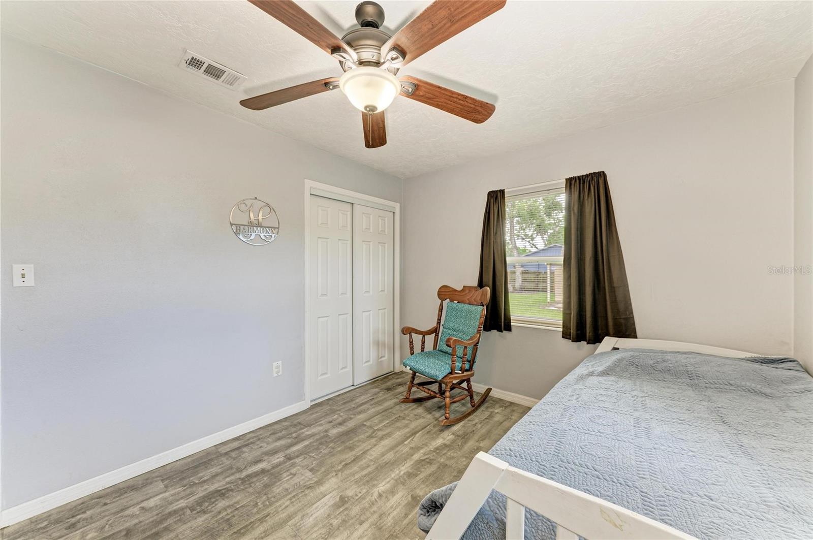 Image 22 of 33 For 1611 15th Avenue W