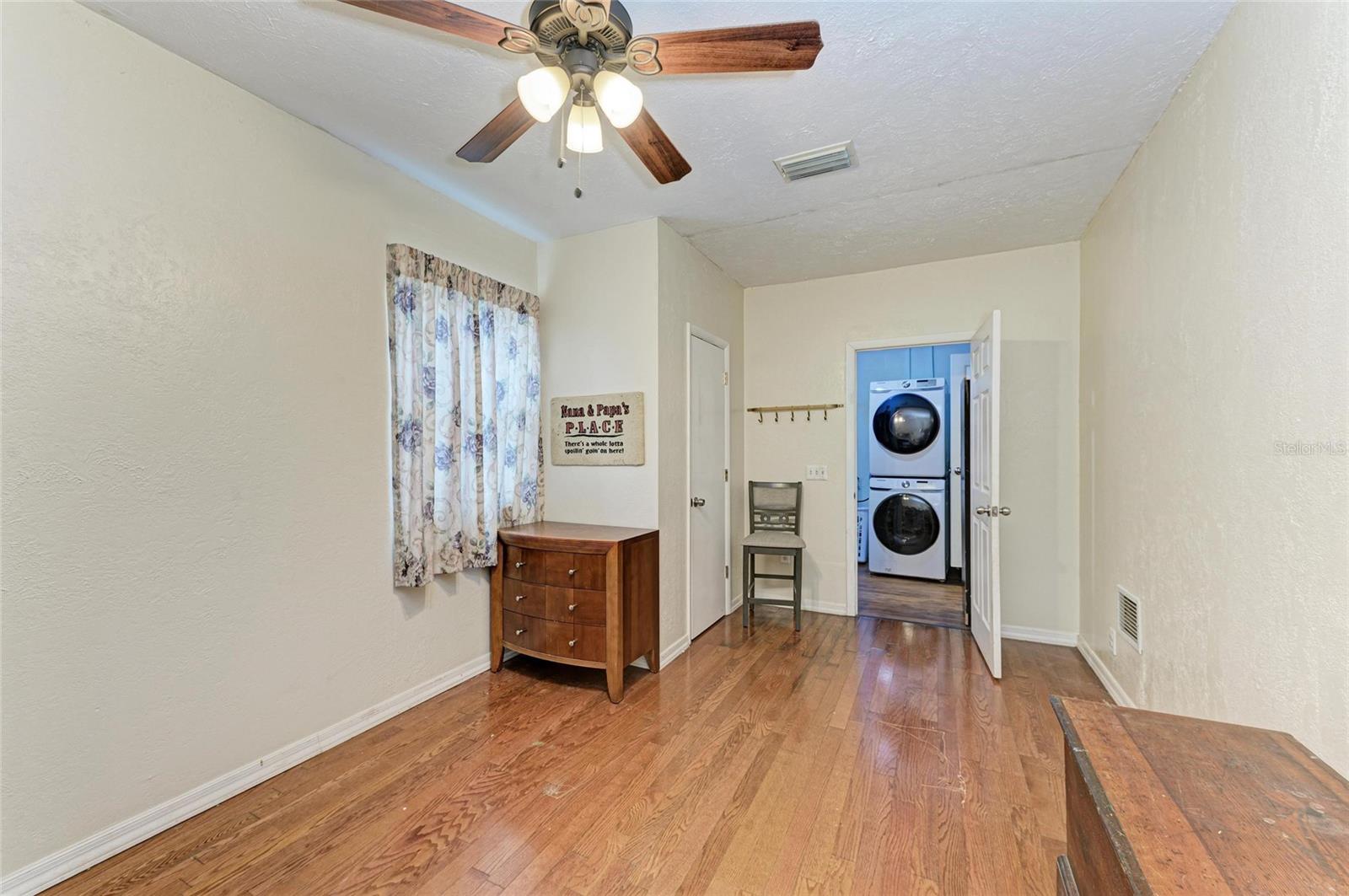 Image 24 of 33 For 1611 15th Avenue W