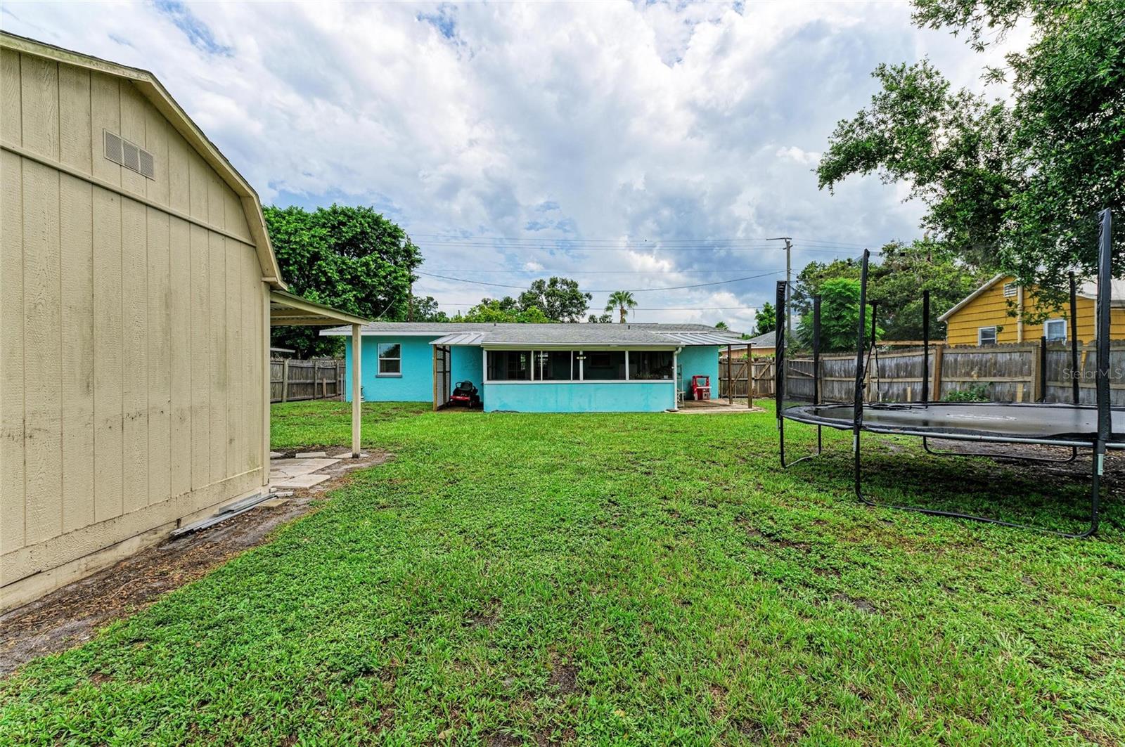 Image 32 of 33 For 1611 15th Avenue W
