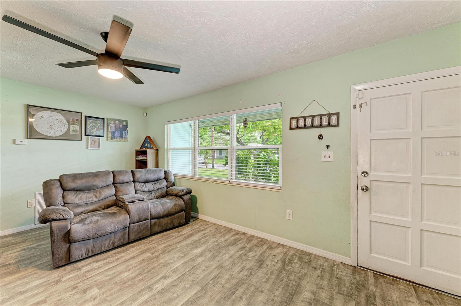 Image 5 of 33 For 1611 15th Avenue W