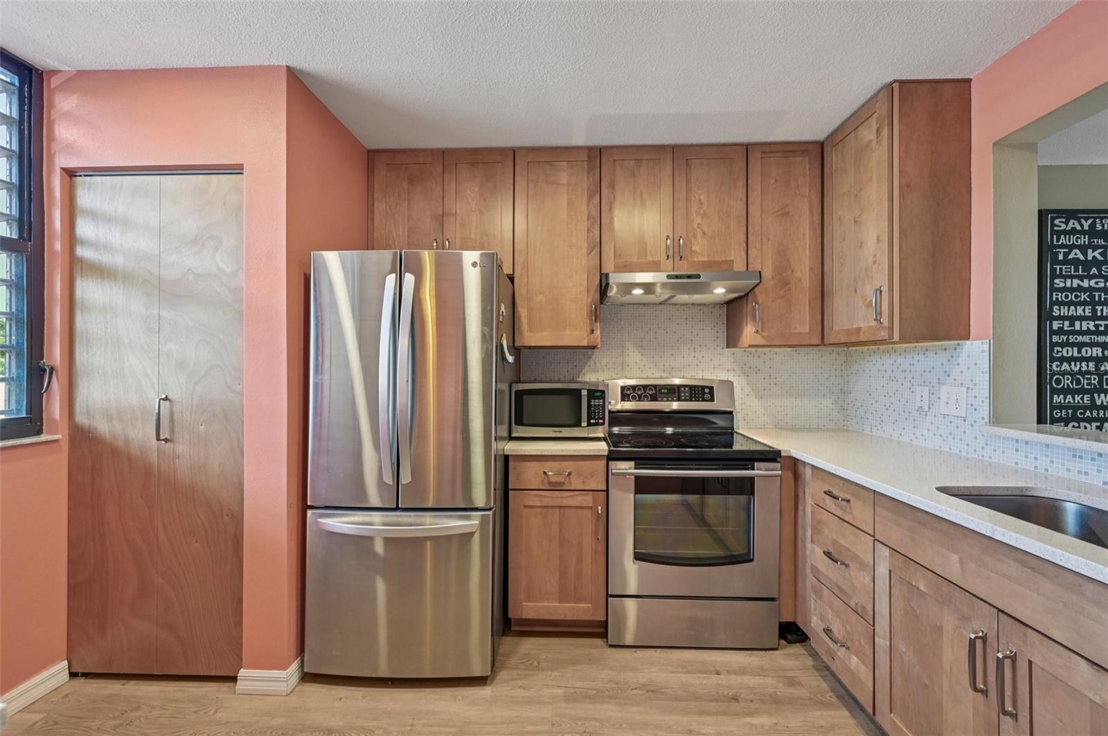 Image 16 of 31 For 378 Springdale Drive 378