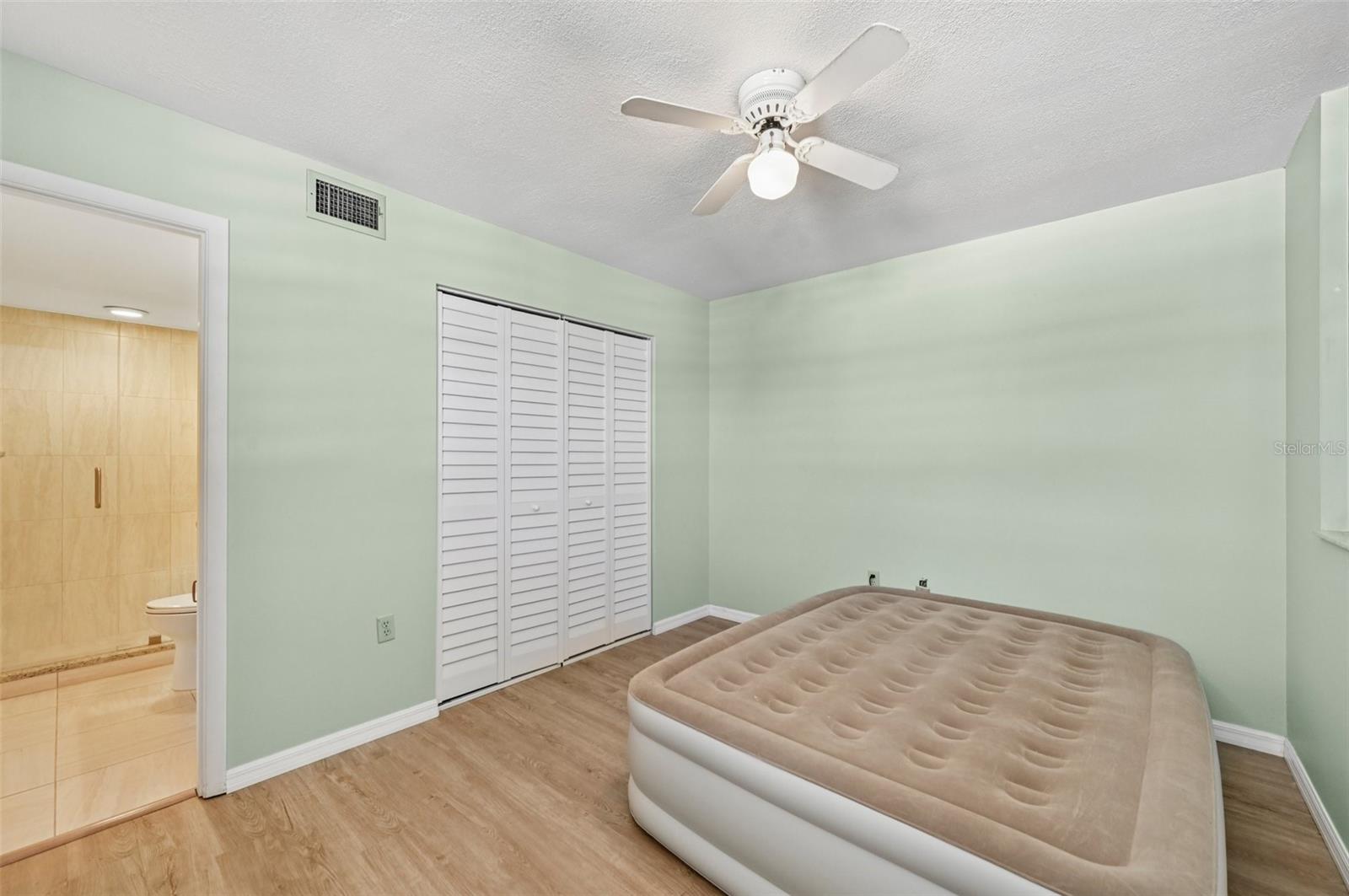 Image 18 of 31 For 378 Springdale Drive 378