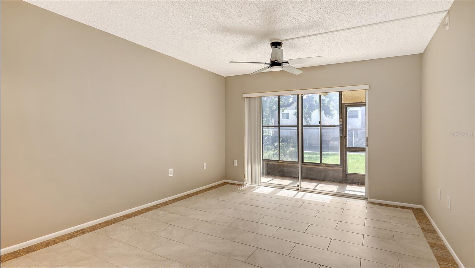 Image 15 of 61 For 2220 Stickney Point Rd  519
