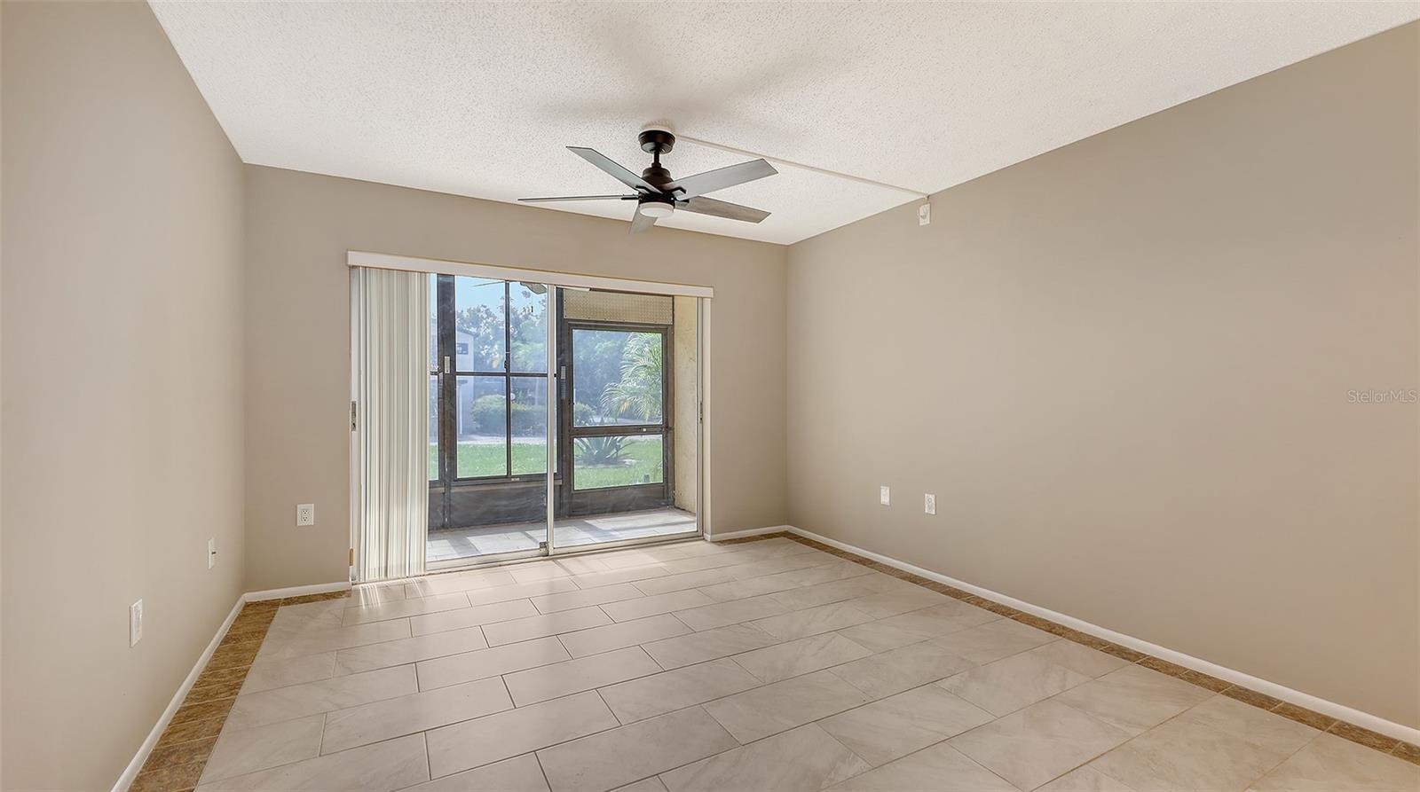 Image 17 of 61 For 2220 Stickney Point Rd  519