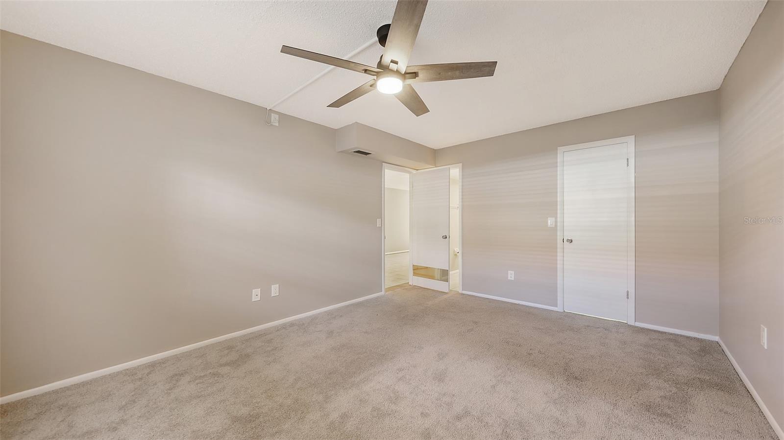 Image 31 of 61 For 2220 Stickney Point Rd  519