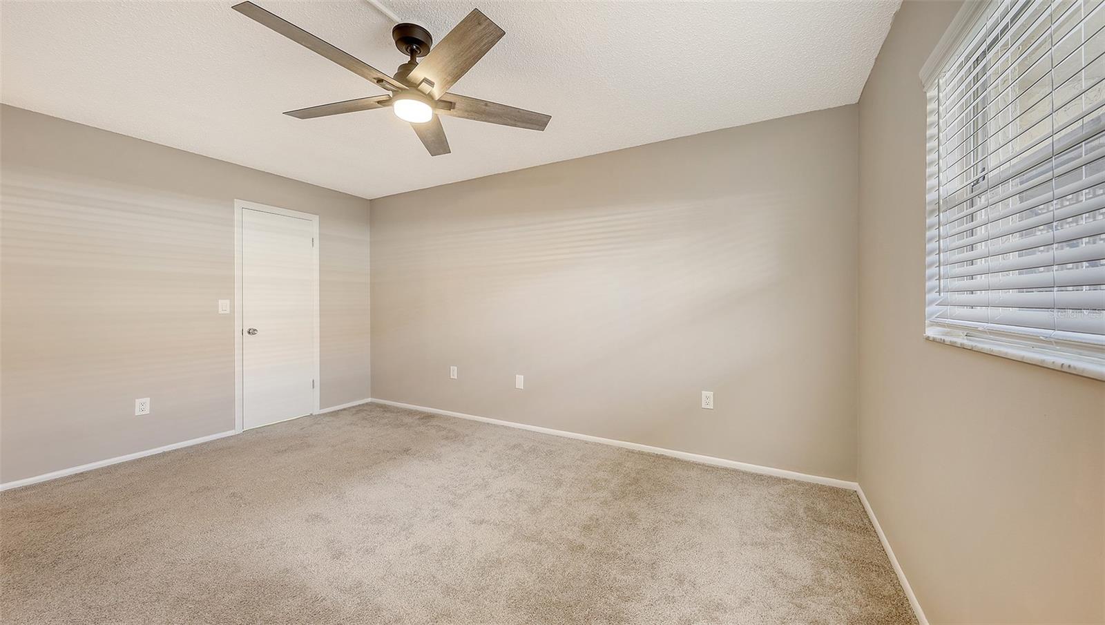 Image 32 of 61 For 2220 Stickney Point Rd  519