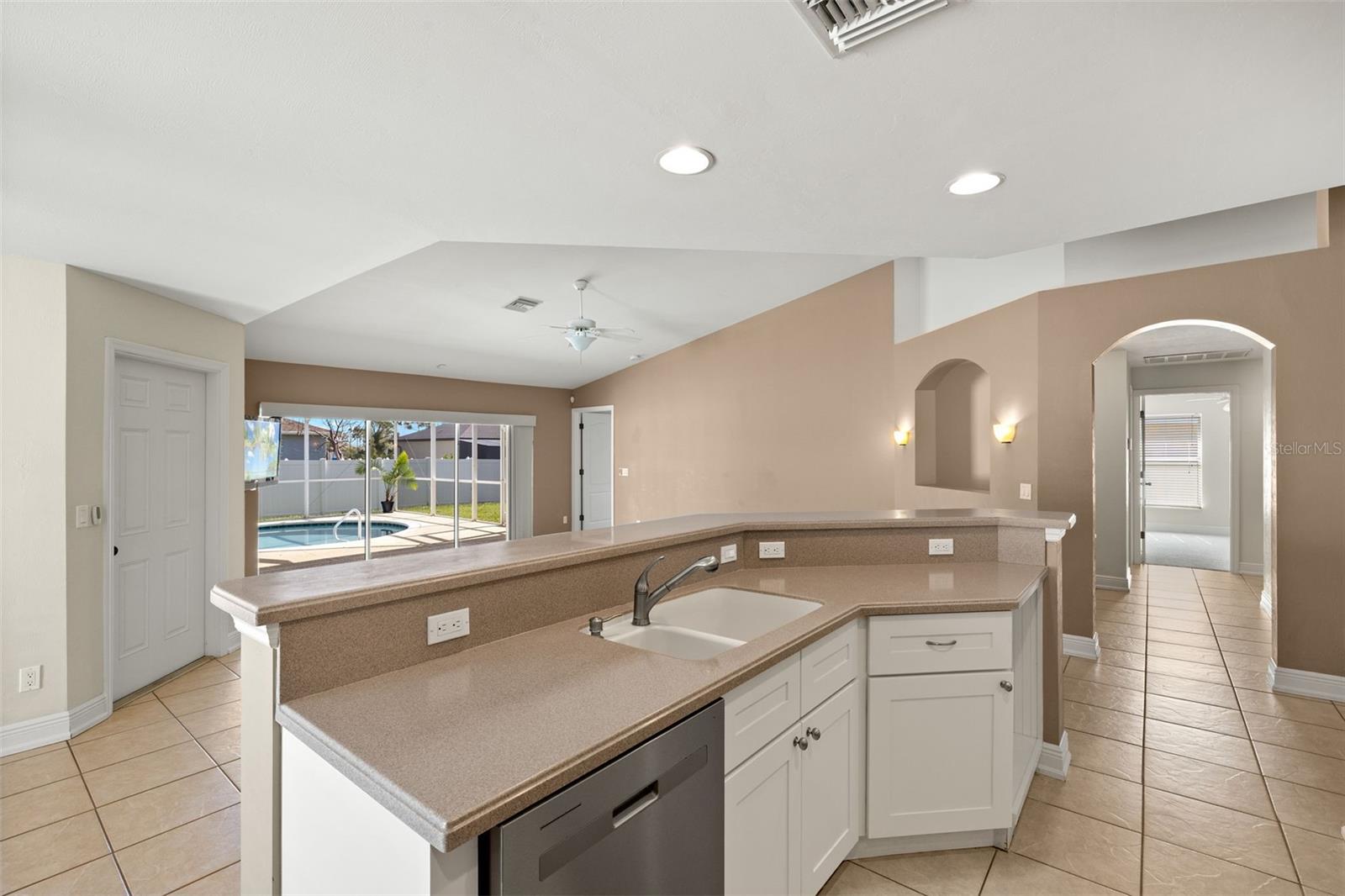 Image 14 of 37 For 2933 25th Terrace