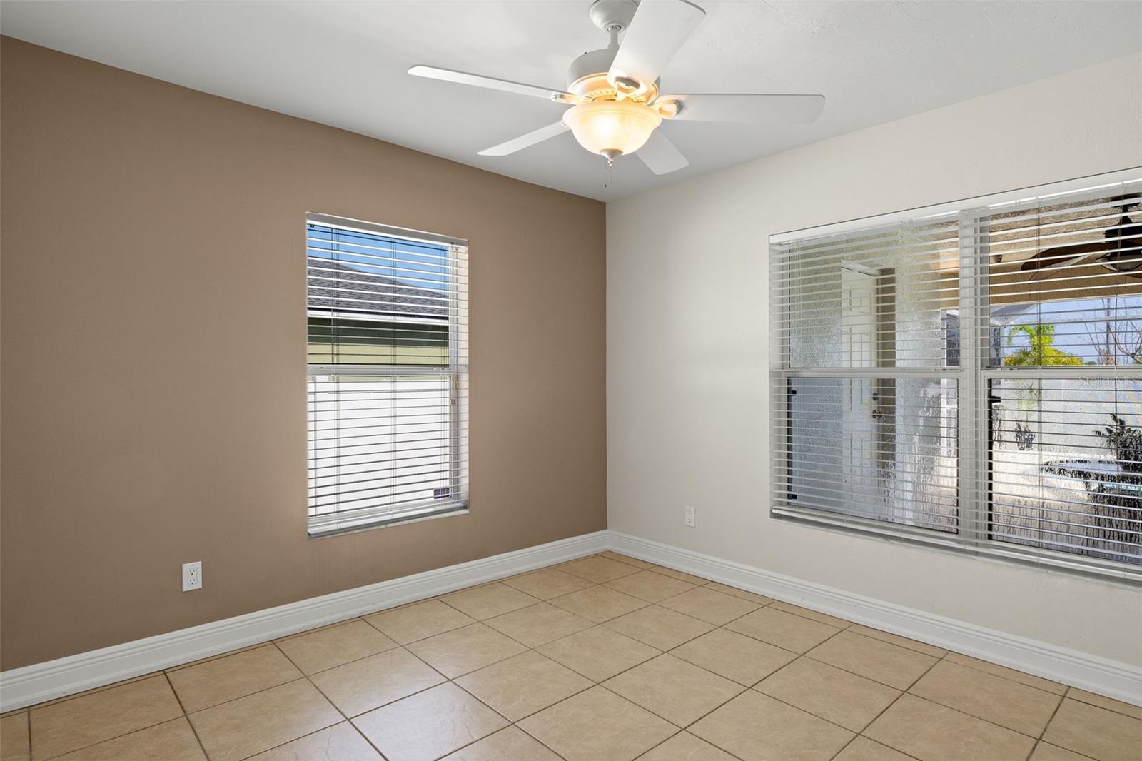 Image 18 of 37 For 2933 25th Terrace