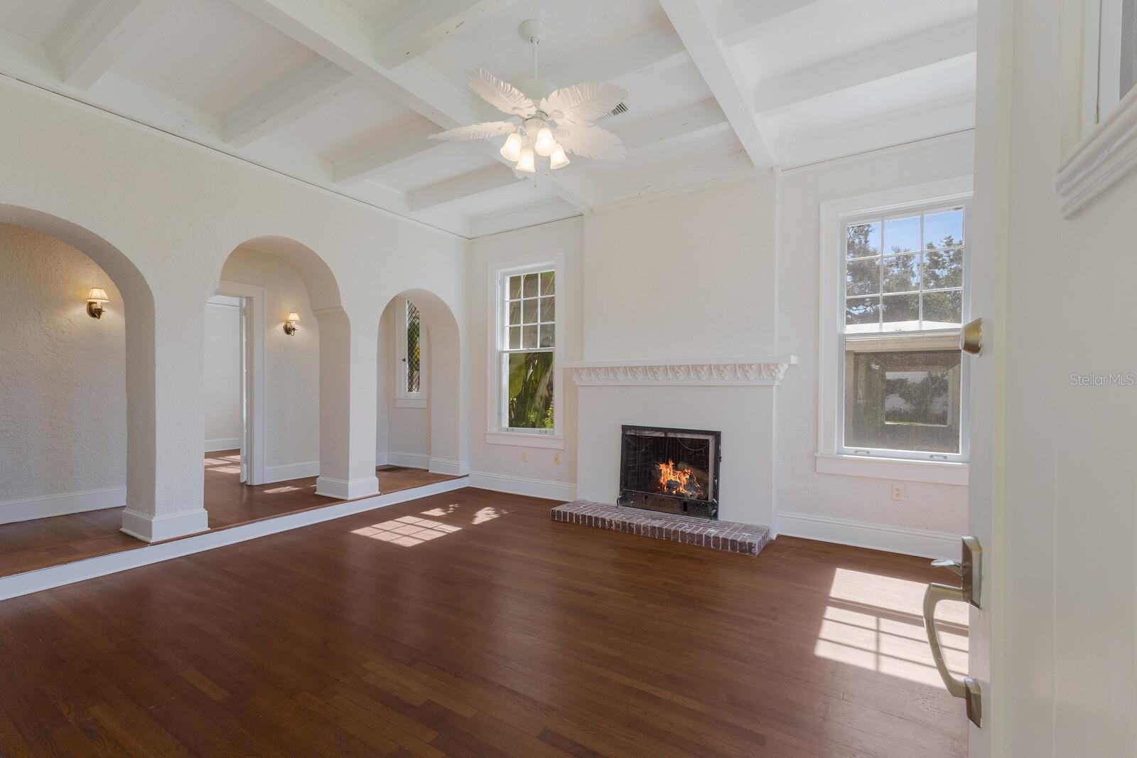 Image 11 of 66 For 455 Acacia Drive
