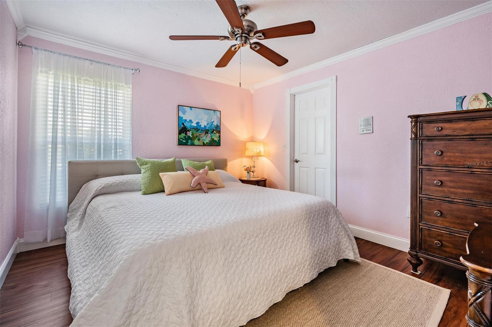 Listing photo id 21 for 222 Foxcroft Drive E