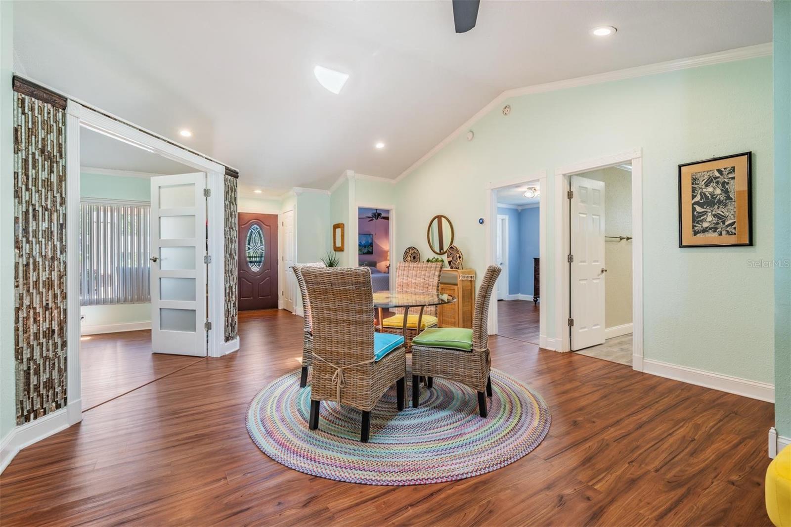 Listing photo id 23 for 222 Foxcroft Drive E