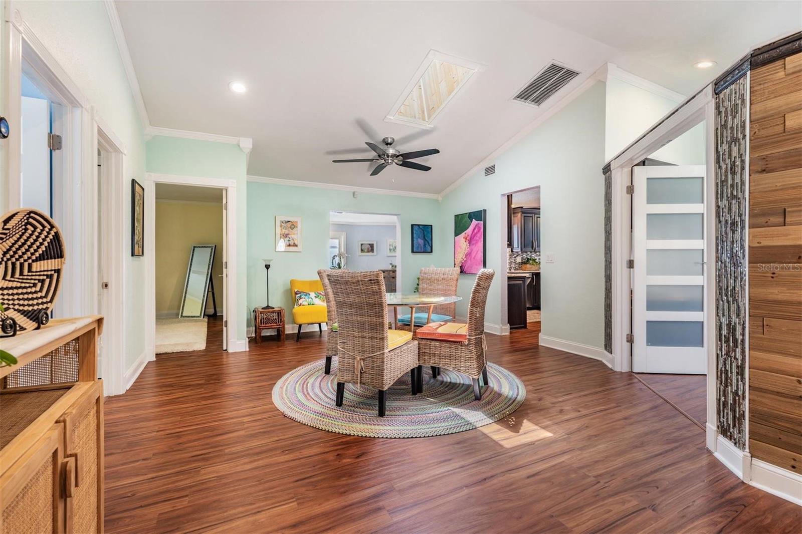 Listing photo id 25 for 222 Foxcroft Drive E