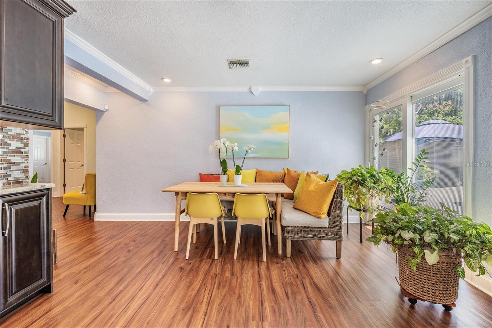 Listing photo id 27 for 222 Foxcroft Drive E