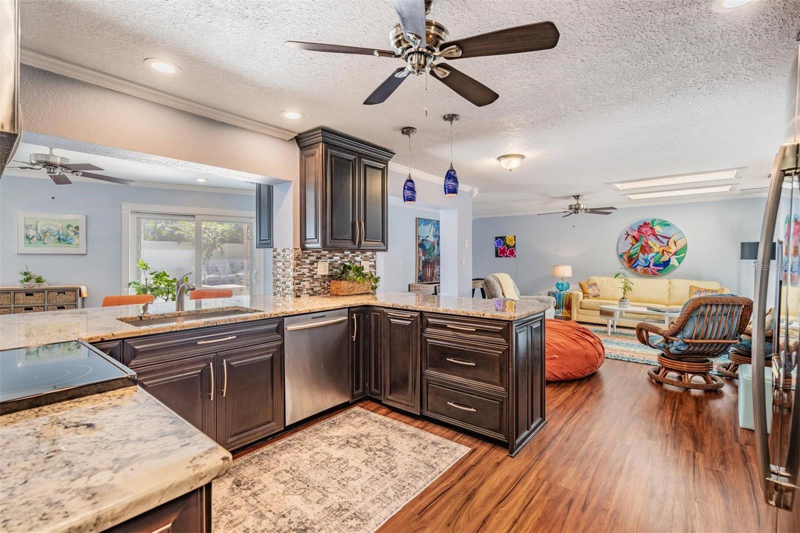 Listing photo id 29 for 222 Foxcroft Drive E