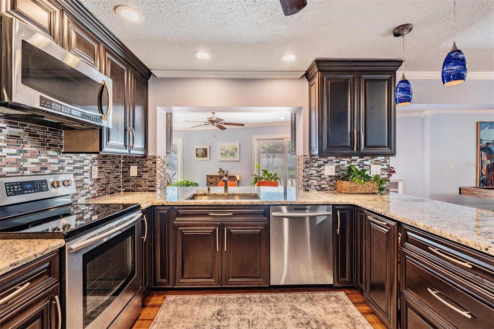 Listing photo id 30 for 222 Foxcroft Drive E
