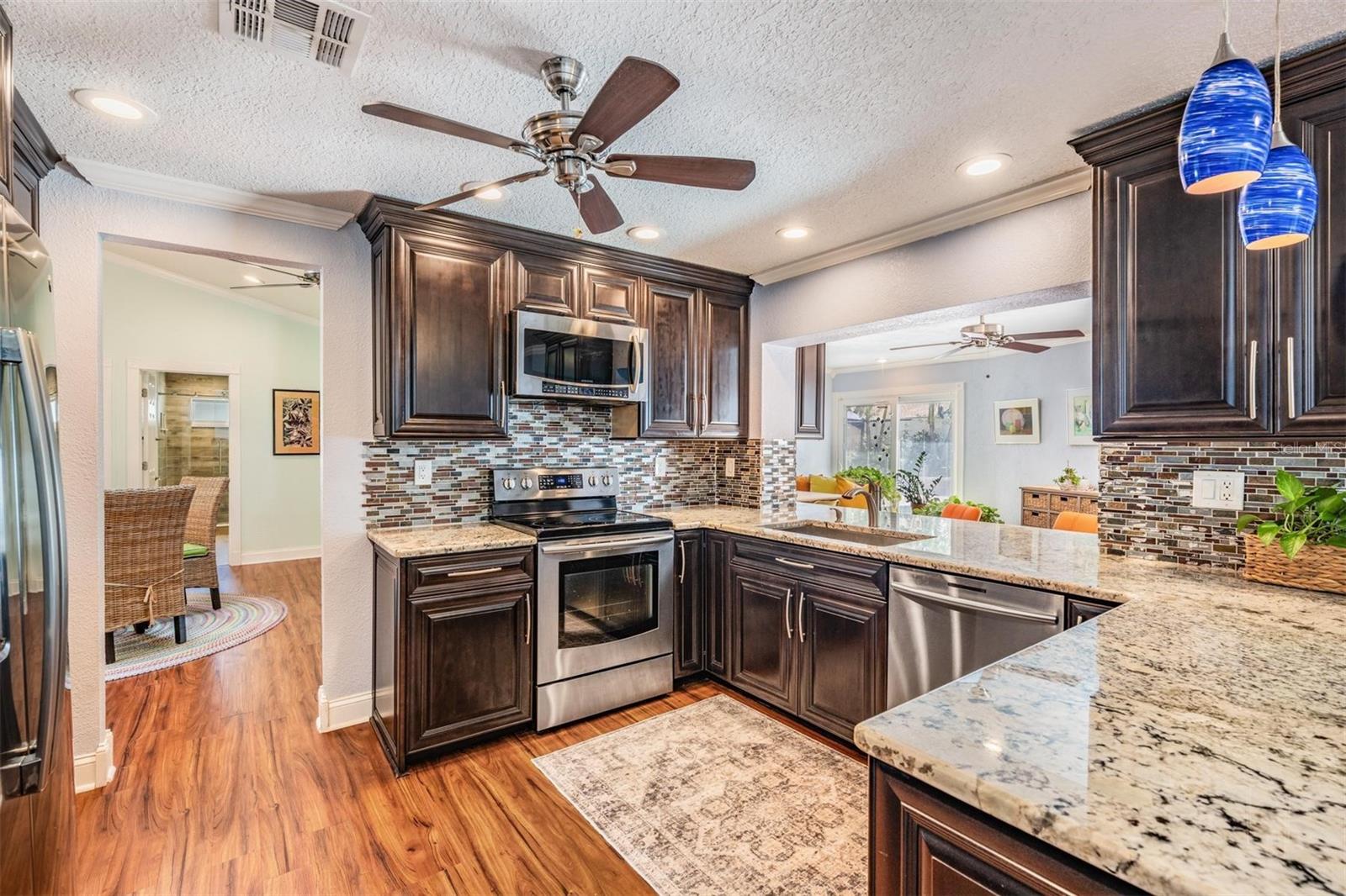Listing photo id 31 for 222 Foxcroft Drive E
