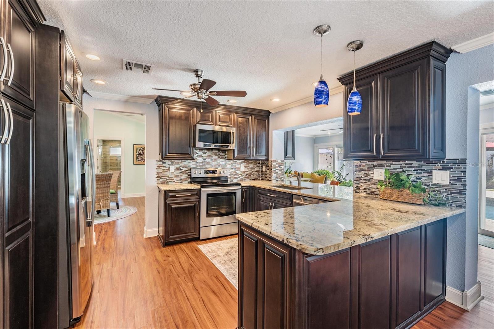 Listing photo id 32 for 222 Foxcroft Drive E