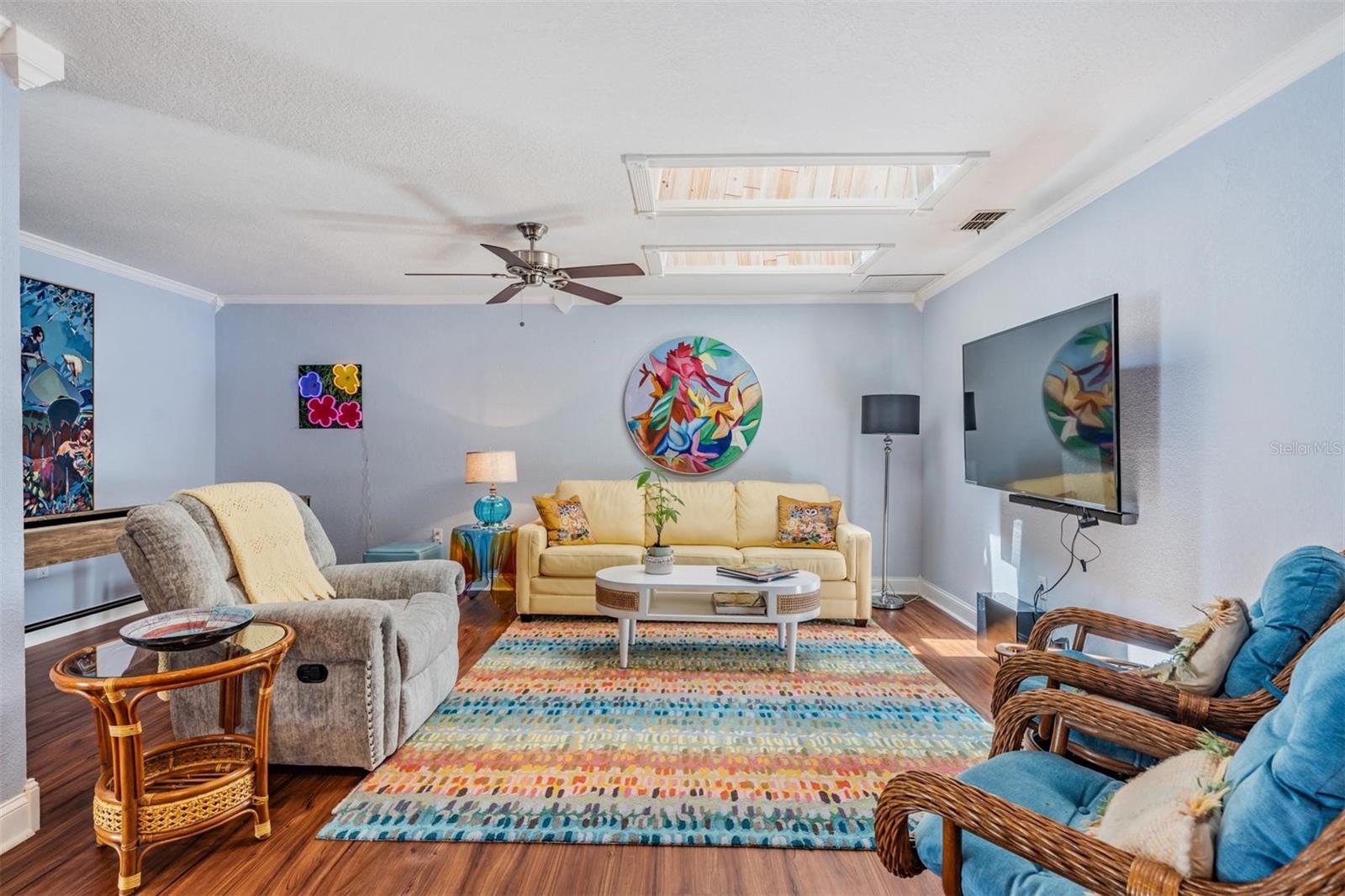 Listing photo id 33 for 222 Foxcroft Drive E