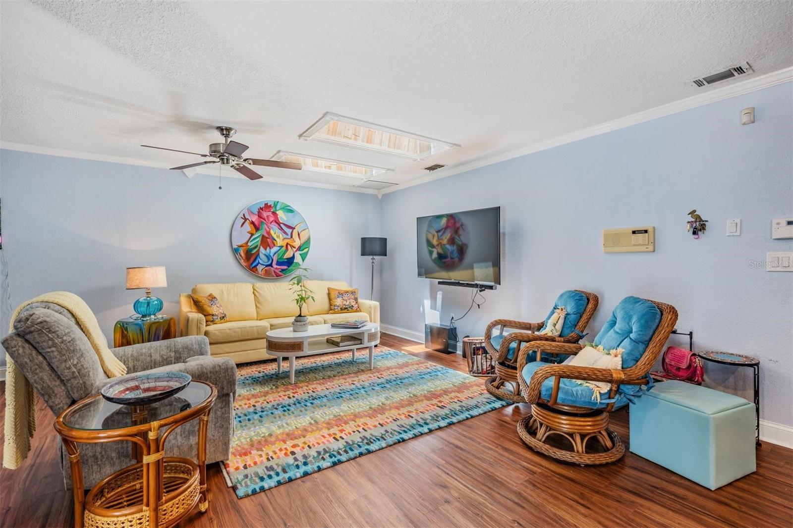 Listing photo id 34 for 222 Foxcroft Drive E