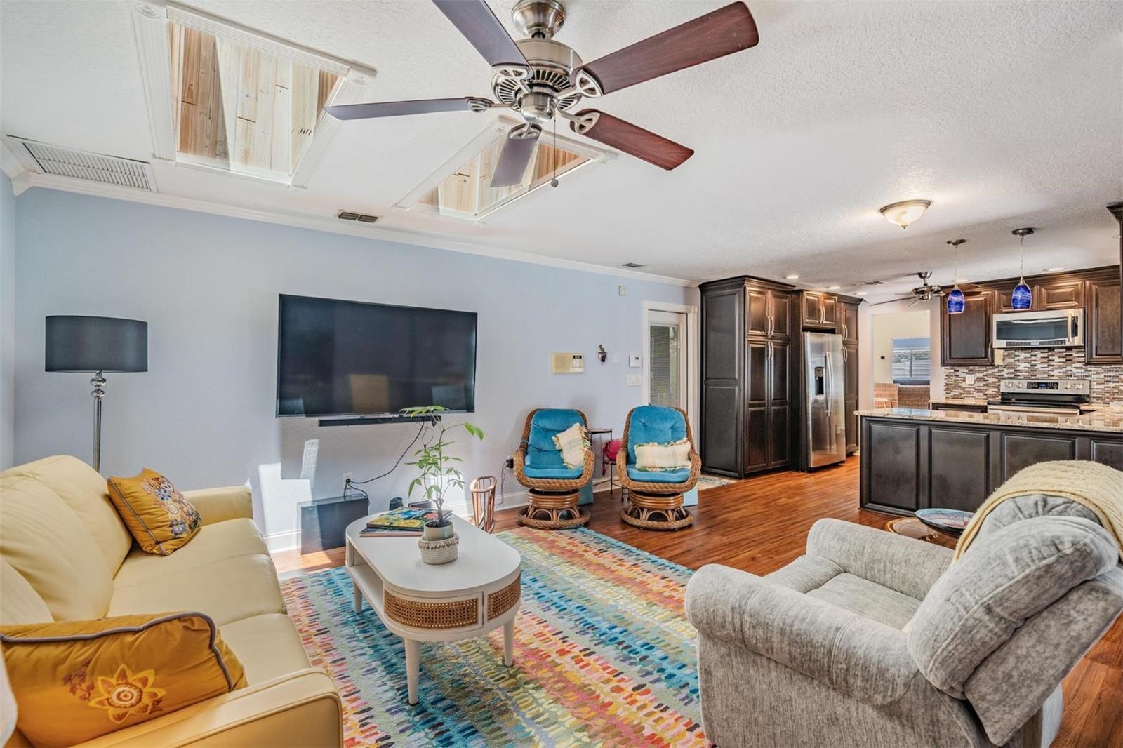 Listing photo id 35 for 222 Foxcroft Drive E