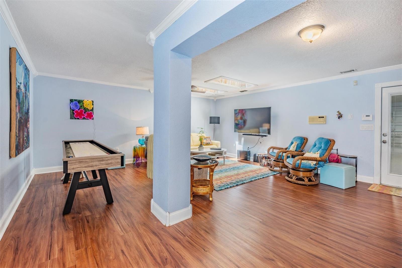 Listing photo id 36 for 222 Foxcroft Drive E