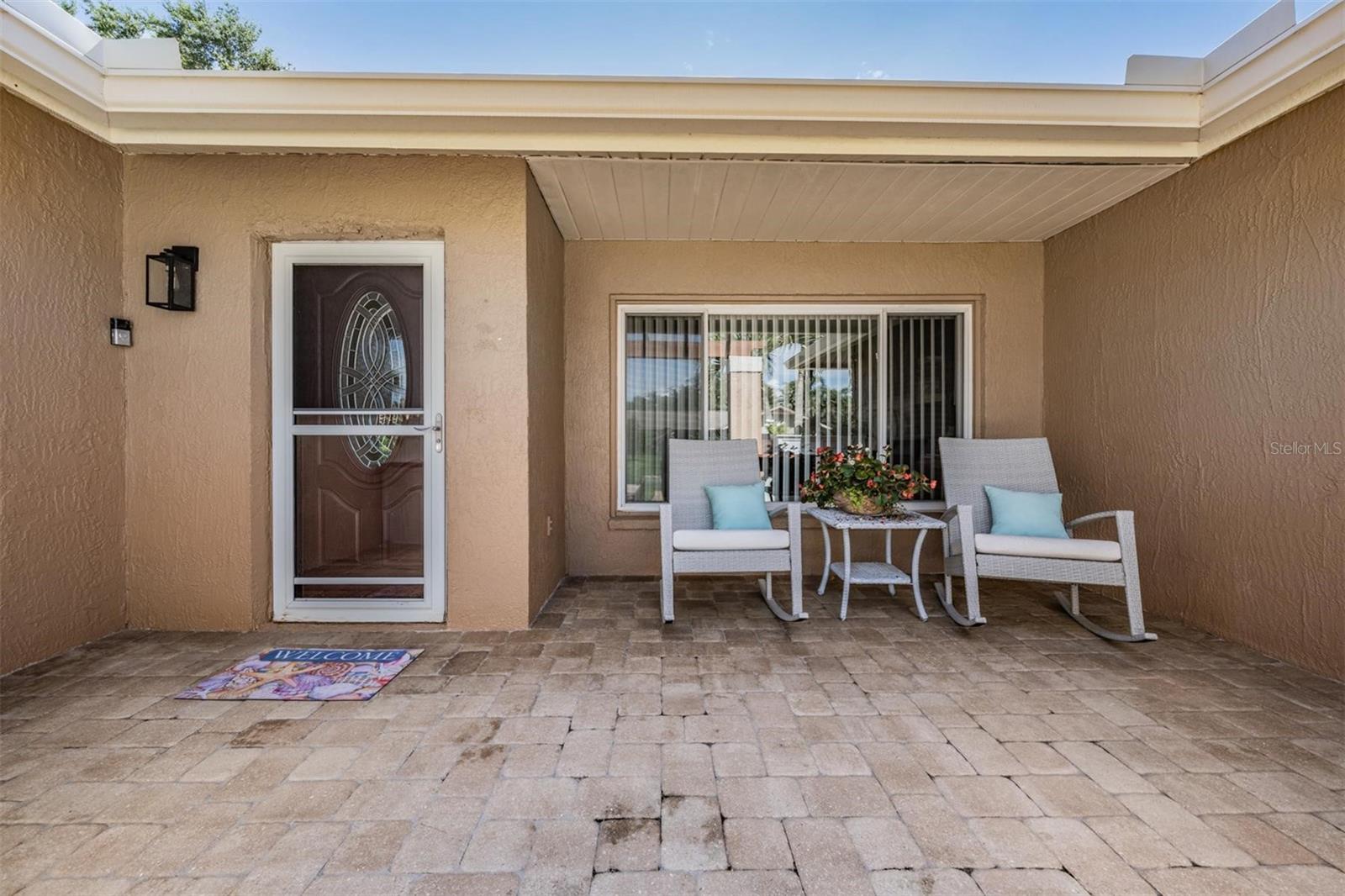 Listing photo id 37 for 222 Foxcroft Drive E