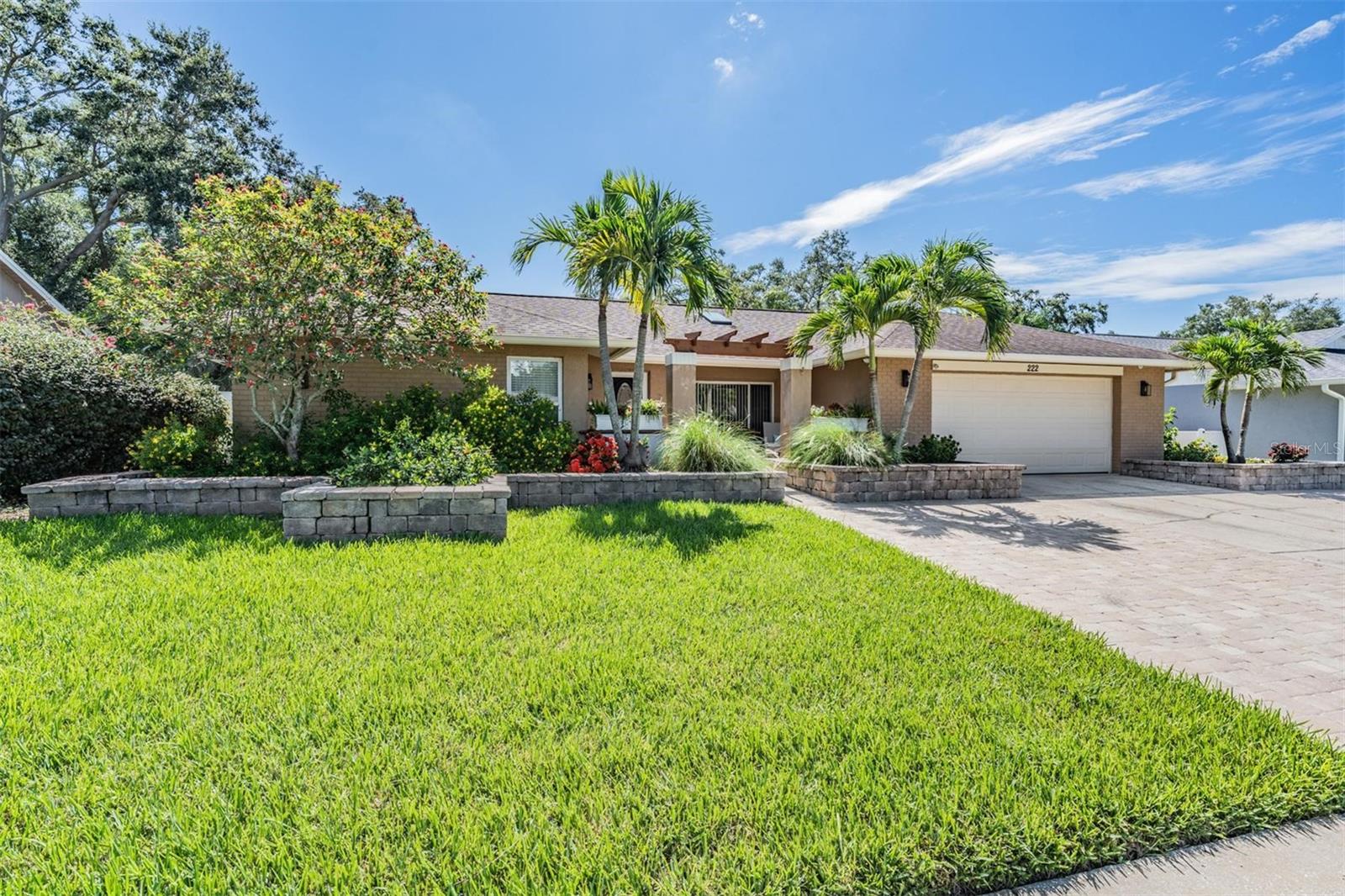 Listing photo id 38 for 222 Foxcroft Drive E