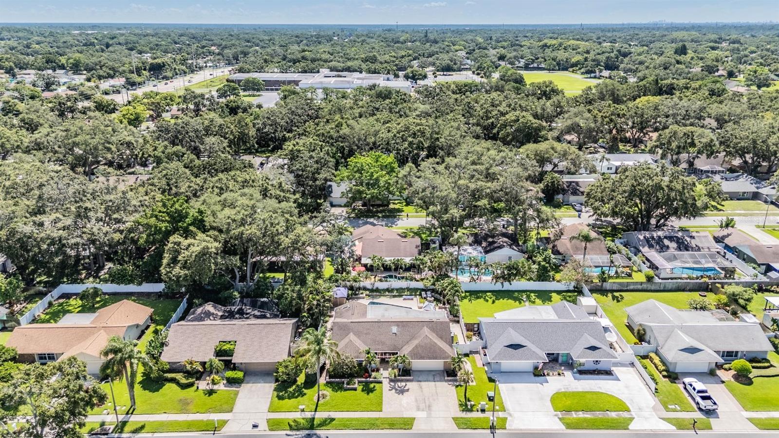 Listing photo id 41 for 222 Foxcroft Drive E