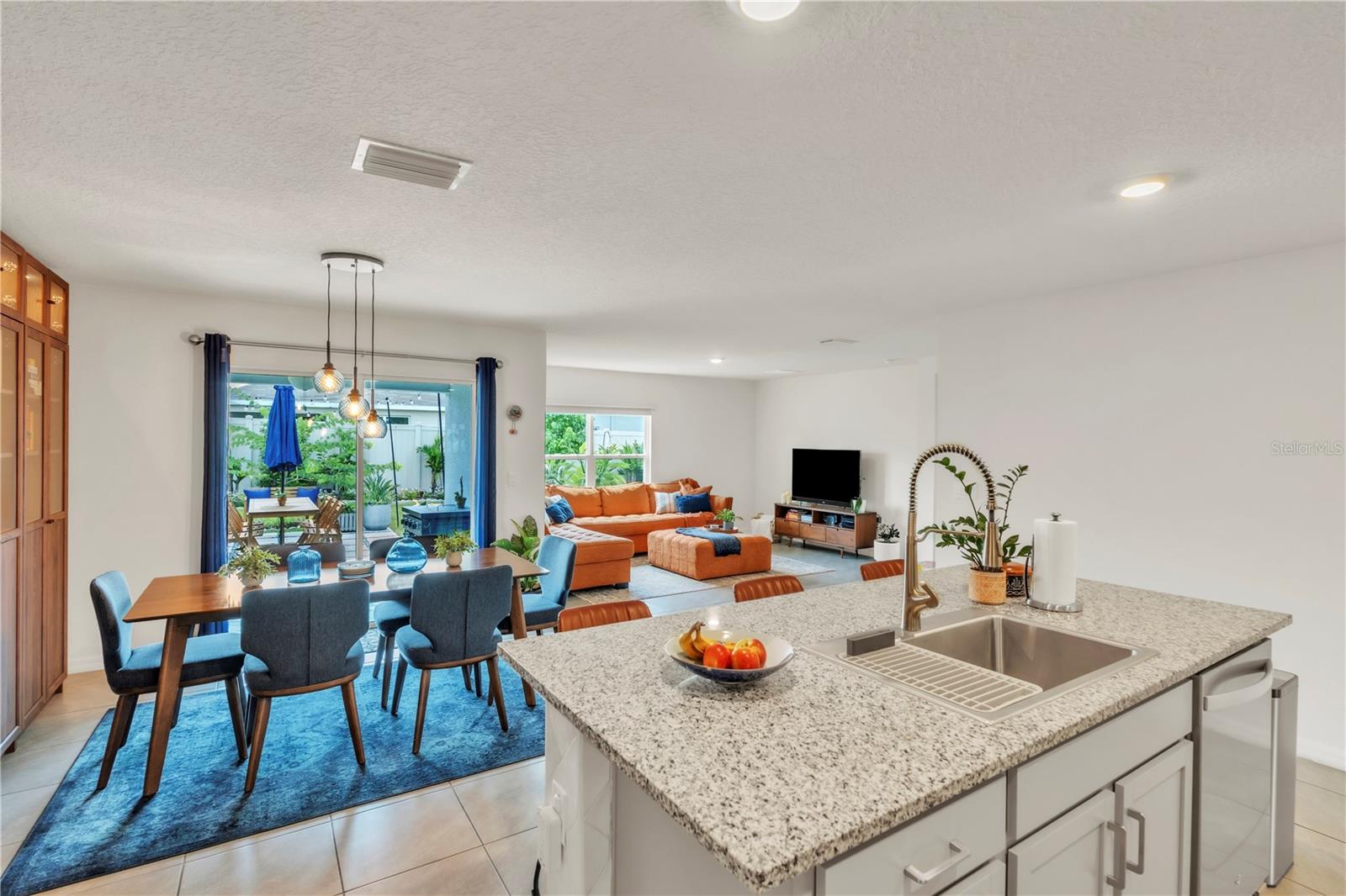 Listing photo id 9 for 7520 Rosewood Garden Loop