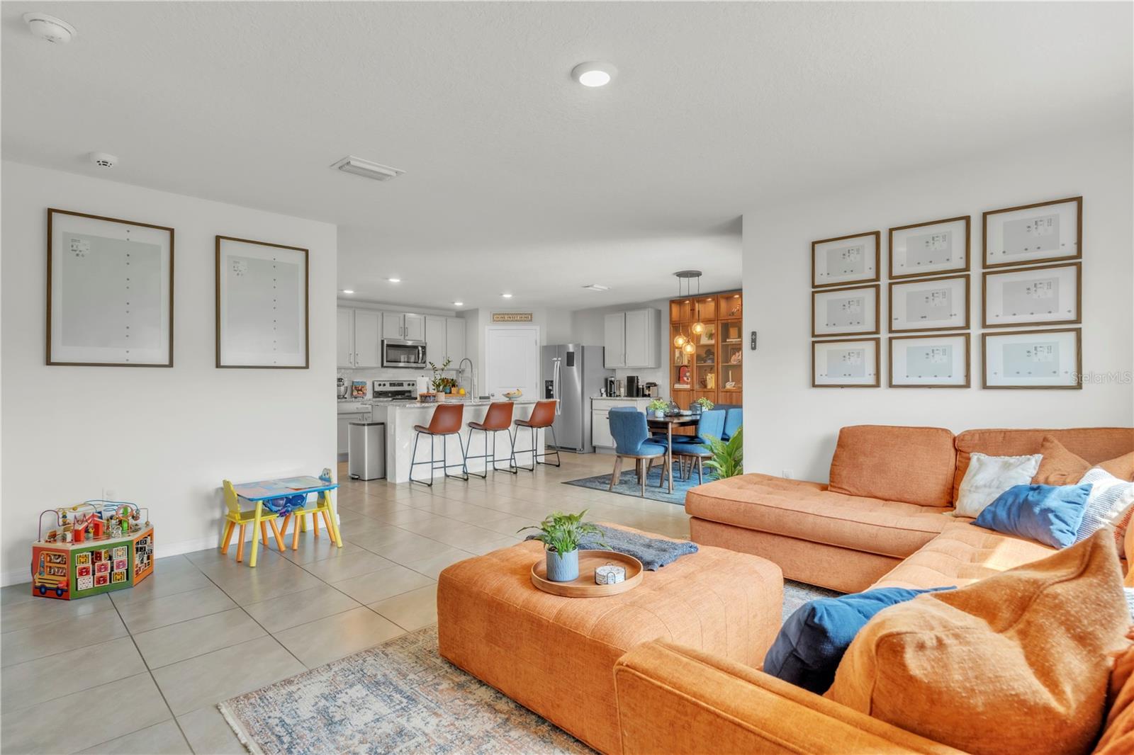 Listing photo id 11 for 7520 Rosewood Garden Loop