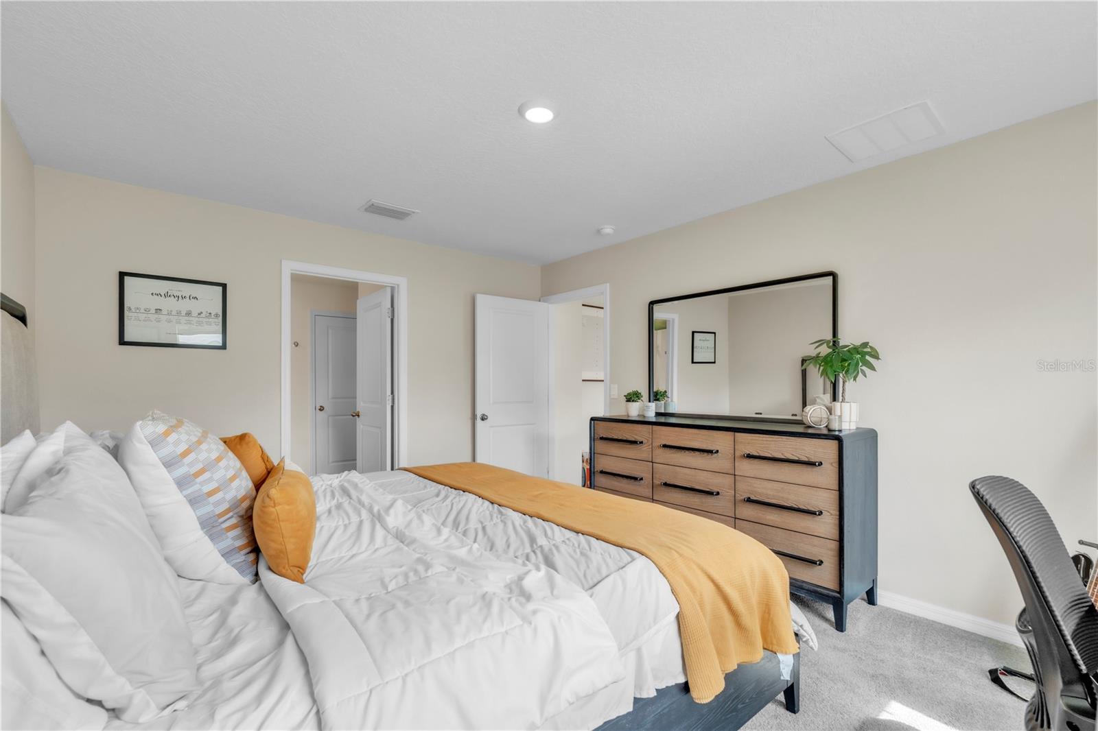 Listing photo id 15 for 7520 Rosewood Garden Loop