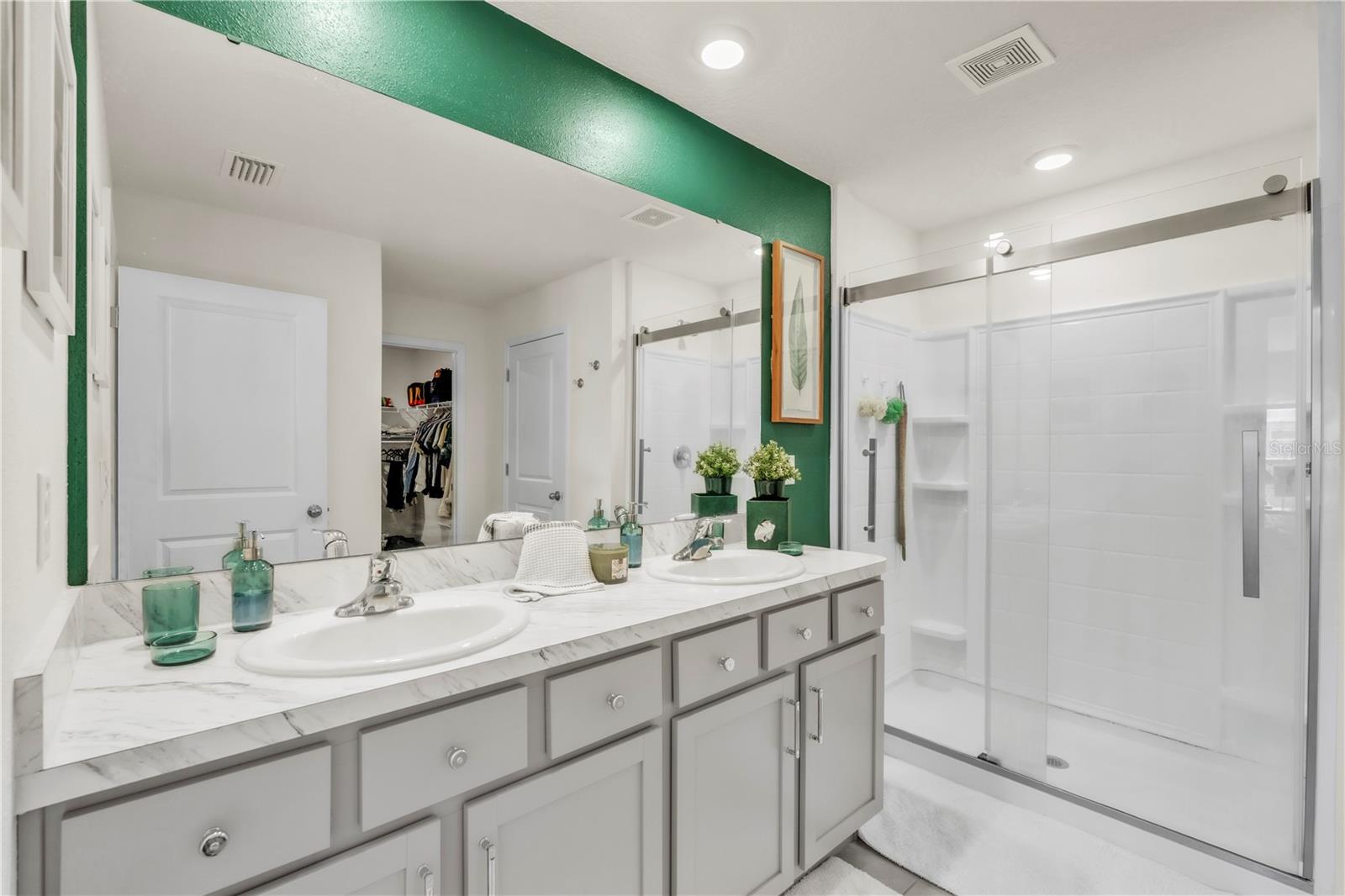 Listing photo id 16 for 7520 Rosewood Garden Loop