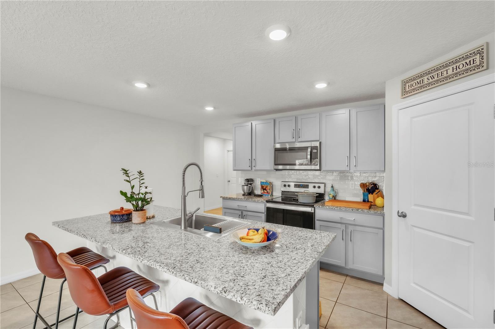 Listing photo id 3 for 7520 Rosewood Garden Loop