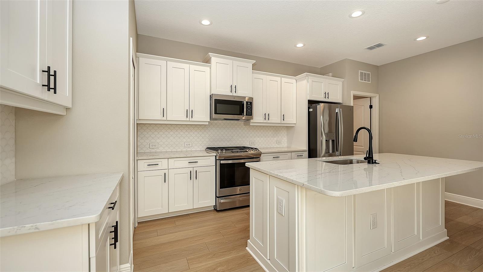 Image 9 of 21 For 27488 Janzen Court