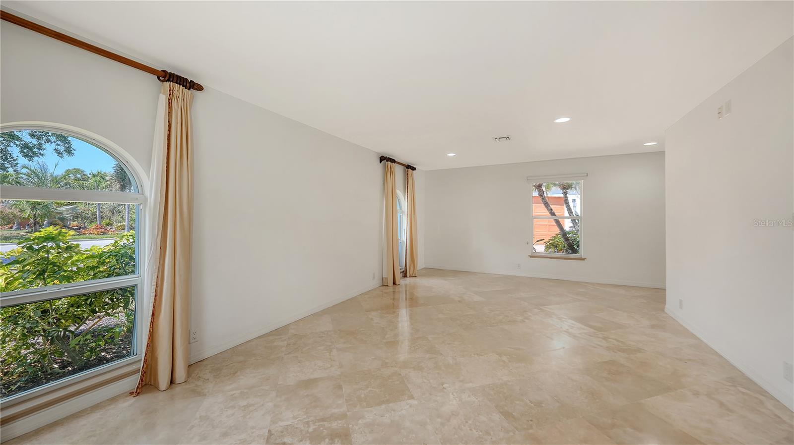Image 21 of 45 For 642 Owl Drive