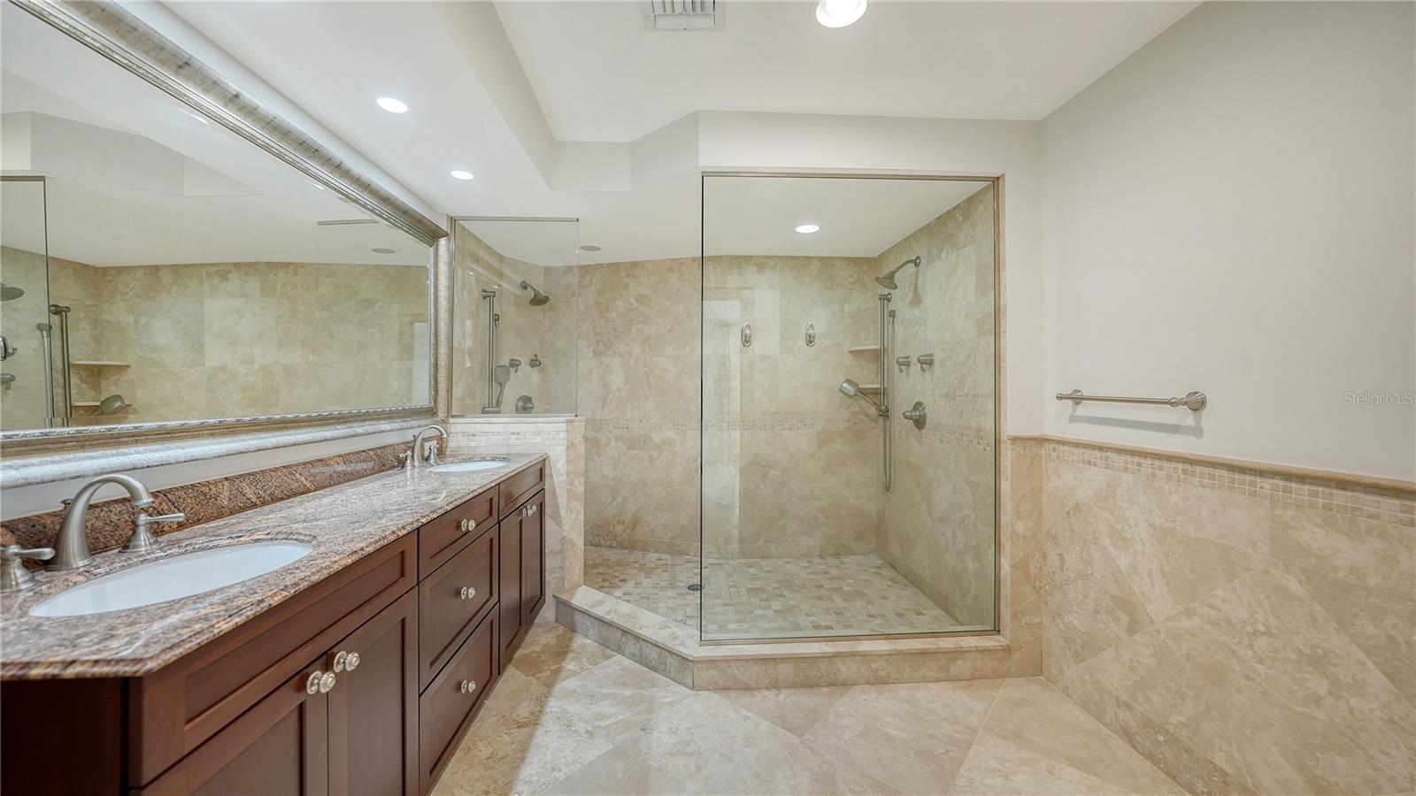 Image 22 of 45 For 642 Owl Drive